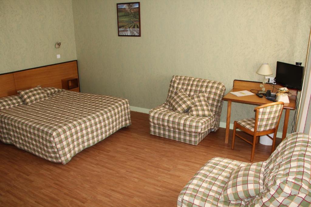 Готель Logis Des Trois Maures Couches Номер фото