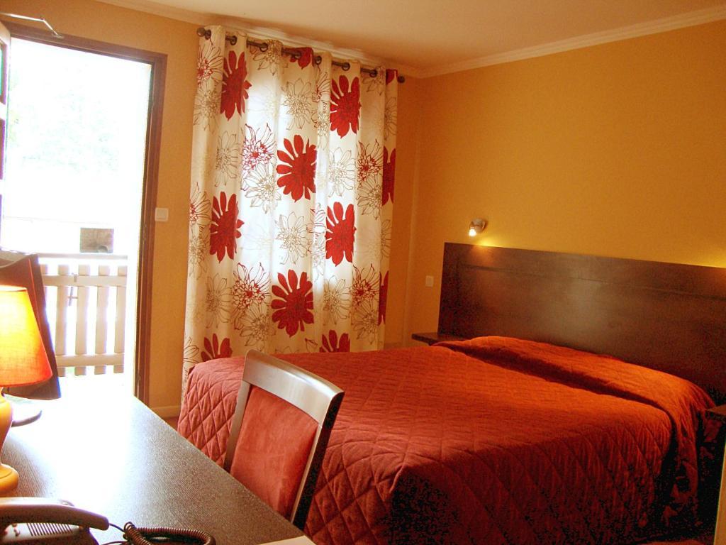 Готель Logis Des Trois Maures Couches Номер фото