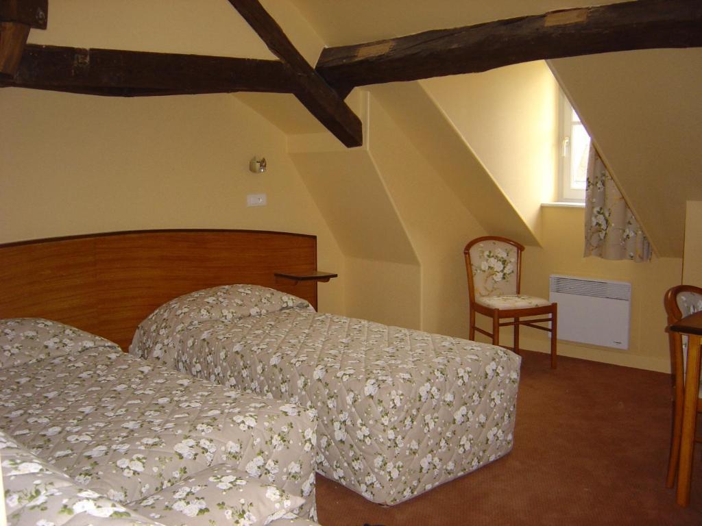 Готель Logis Des Trois Maures Couches Номер фото