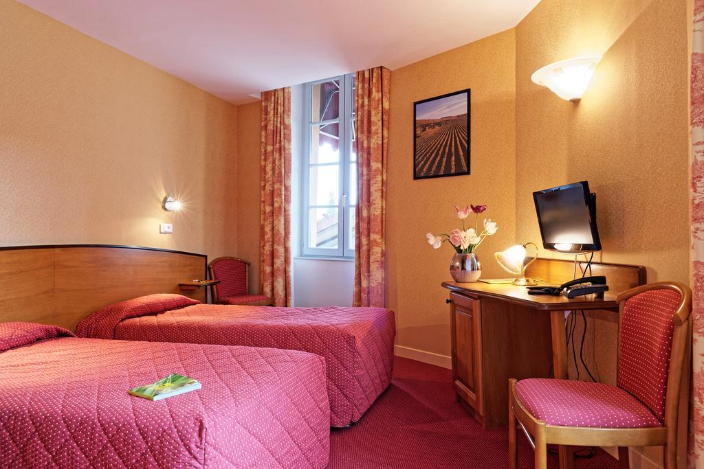 Готель Logis Des Trois Maures Couches Екстер'єр фото