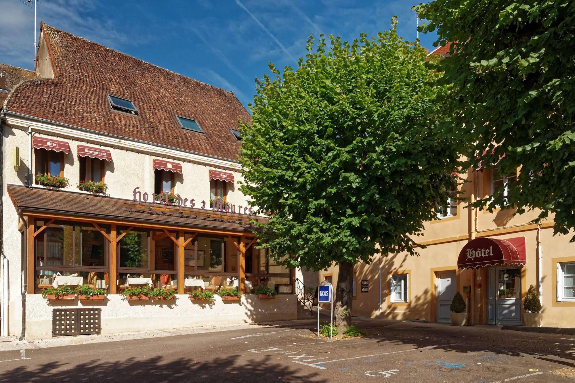 Готель Logis Des Trois Maures Couches Екстер'єр фото